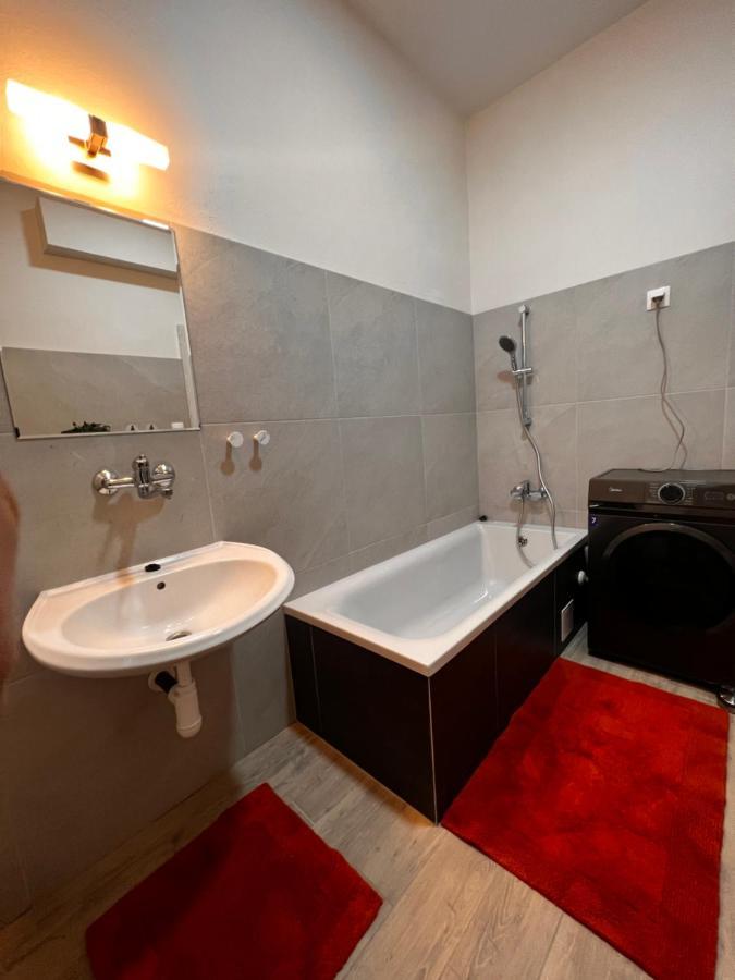 Apartmany V Centre - Vlastna Izba So Spolocnou Kuchynou A Kupelnou Moze Byt Zdielana 2 Inymi Izbami Martin Exterior foto